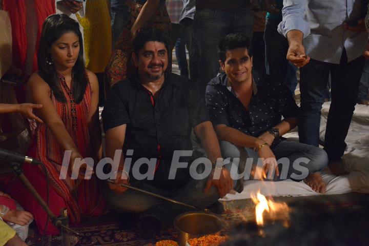 Rajan Shahi performs a pooja with his actors