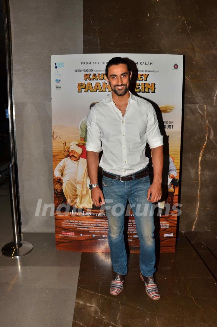 Kunal Kapoor poses for the media at the Special Screening of Kaun Kitney Paani Mein