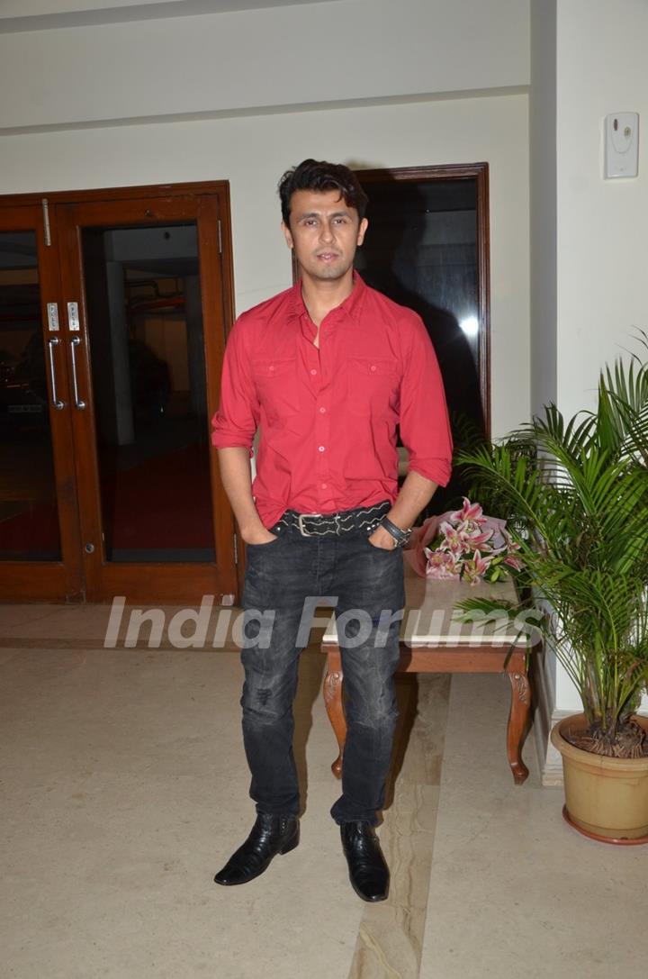 Sonu Niigam poses for the media at Suresh Wadkar's Birthday Bash