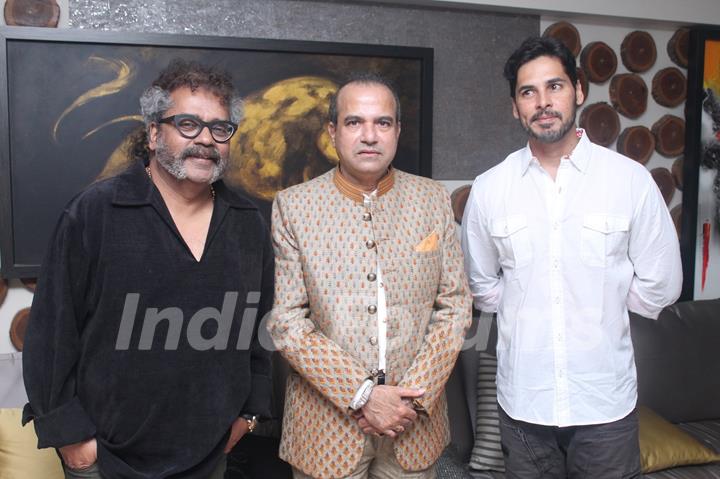 Suresh Wadkar poses with Hariharan and Dino Morea at his Birthday Bash