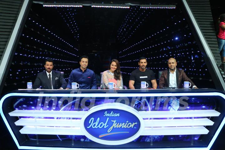 Cast of Welcome Back for Promotions on Indian Idol Junior