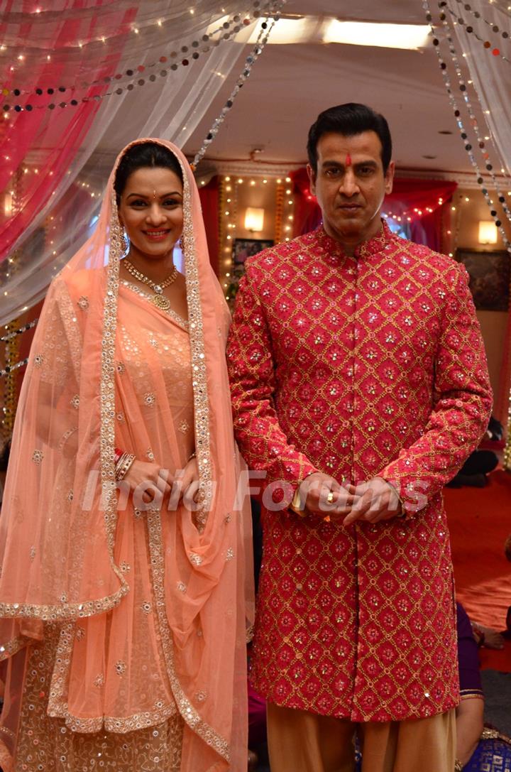 Ronit Roy and Pallavi Kulkarni at Itna Karo Na Mujhe Pyaar