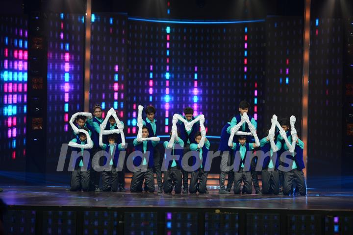 'SALMAN' Promotes Hero at Dance Plus