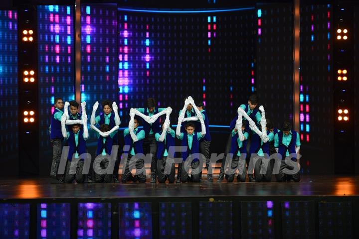 'SALMAN' Promotes Hero at Dance Plus