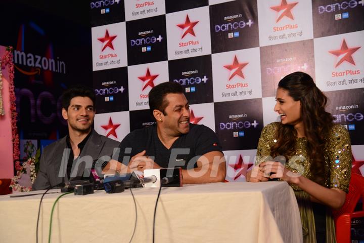 Salman Khan, Sooraj Panchol and Athiya Shetty for Promotions of Hero on Dance Plus