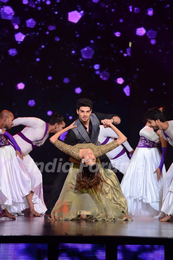 Athiya Shetty and Sooraj Pancholi Performs During Promotions of Hero at Dance Plus