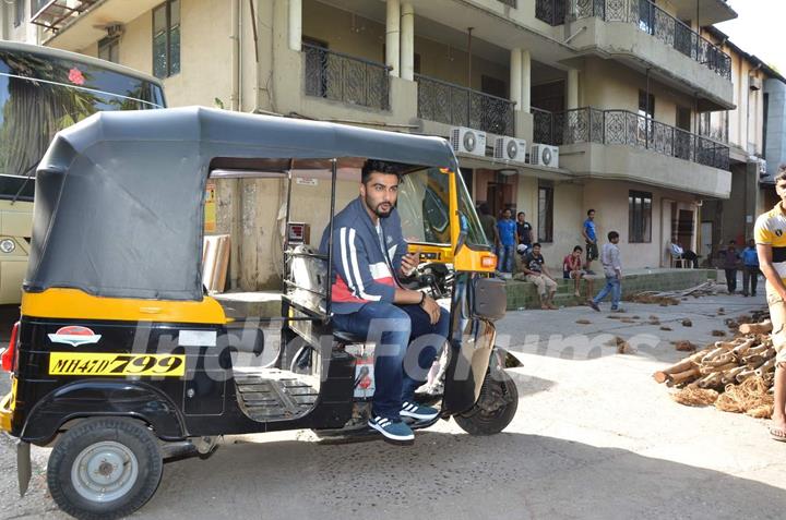 Arjun Kapoor Takes A Rickshaw Ride During a Shoot for Flying Machine