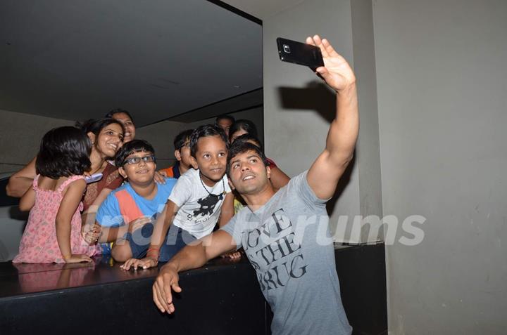 Varun Dhawan Clicks a Picture with Kids at Screening of Welcome Back