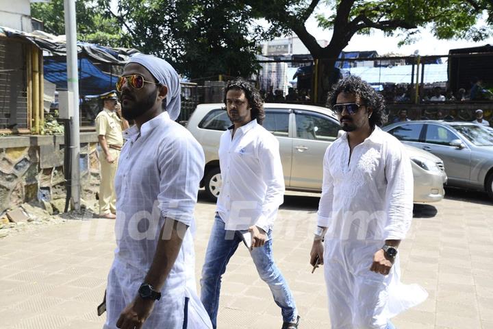 Toshi and Sharib Hashmi and Raja Hasan at Aadesh Shrivastava's Funeral