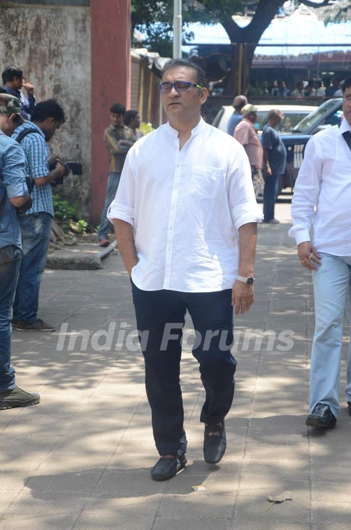 Abhijeet Bhattacharya at Aadesh Shrivastava's Funeral