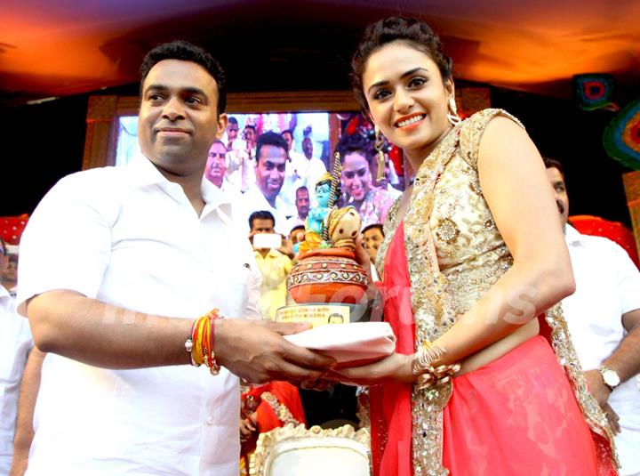 Amruta Khanvilkar at Dahi Handi Event