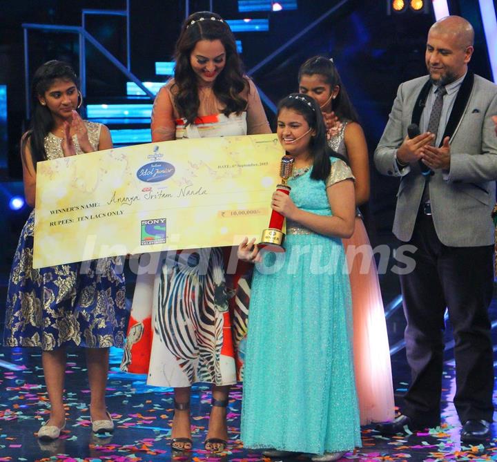 Winner Ananya Nanda Recieves Prize Money at Indian Idol Junior Season 2 Grand Finale