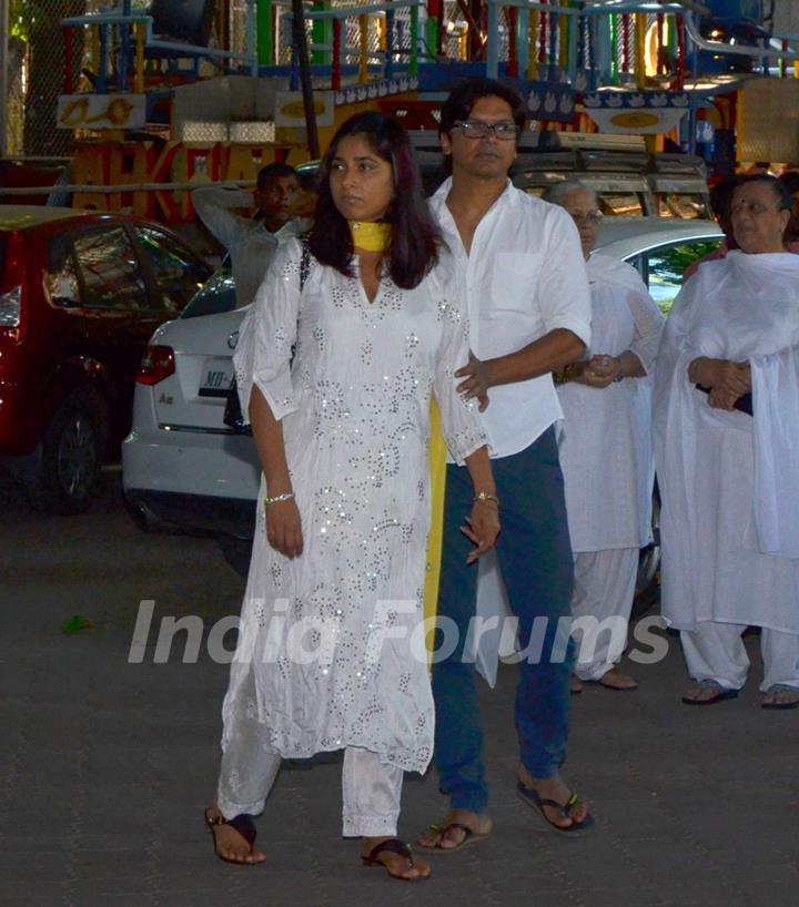 Shaan with his Wife at Aadesh Shrivastava's Prayer Meet