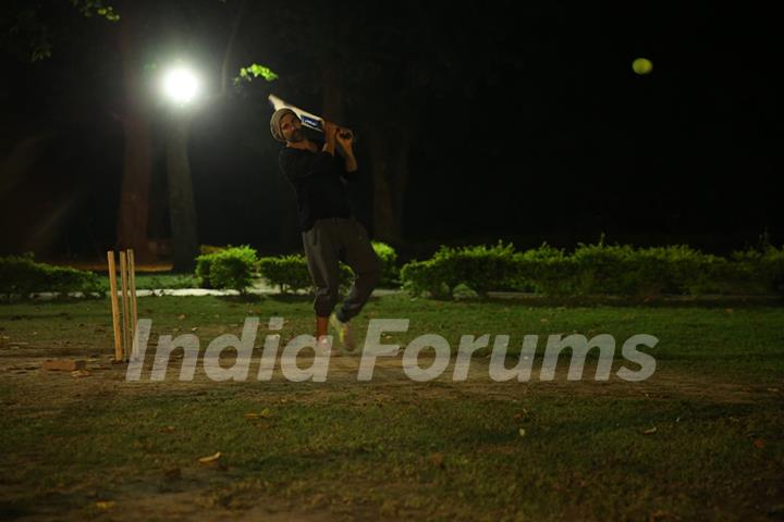 Akshay Hits the Ball During a Cricket Match on the Sets of Singh is Bliing