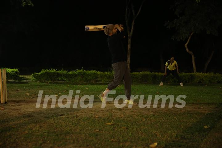 Akshay Hits the Ball During a Cricket Match on the Sets of Singh is Bliing