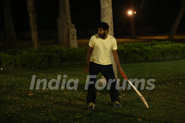 Prabhu Deva Get Set to Run for a Run During a Cricket Match on the Sets of Singh is Bliing