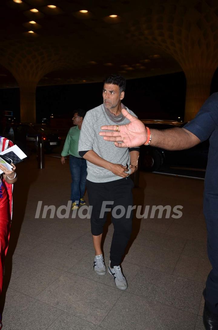 Akshay Leaves for Housefull 3 Shoot!