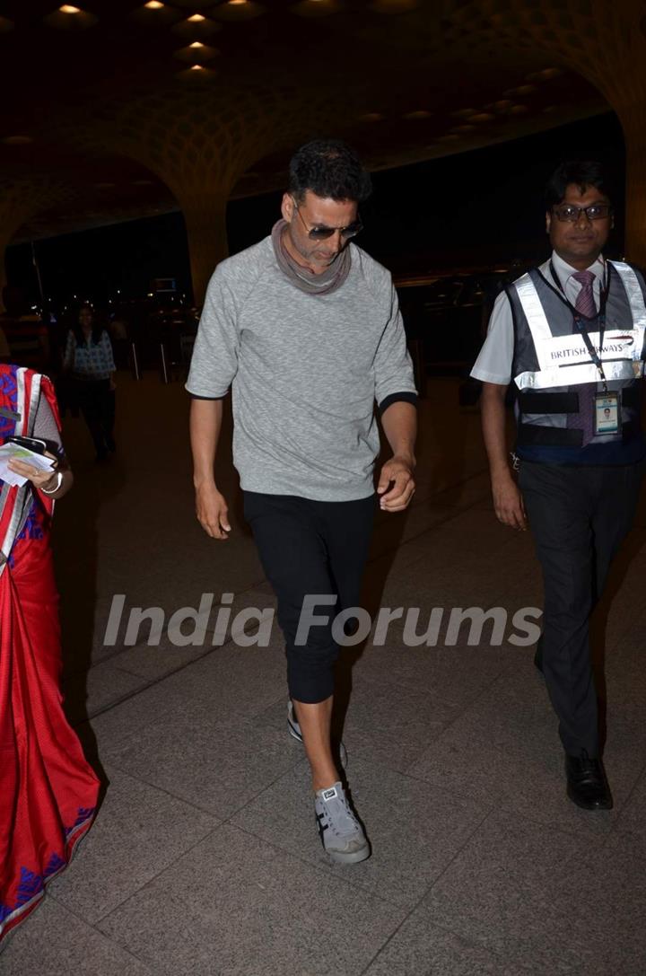 Akshay Kumar Snapped at Airport While he Leaves for Housefull 3 Shoot