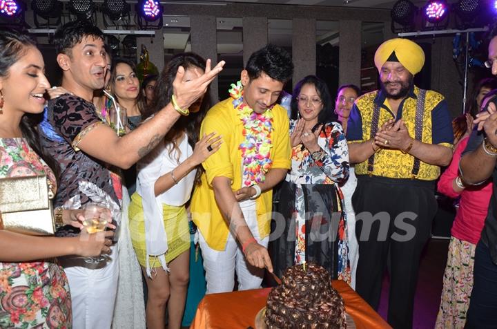 Manmeet Cuts the Cake at Birthday Bash