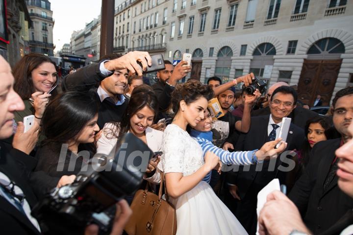 Selfie With Kangana Ranaut at Premiere of Queen in Paris