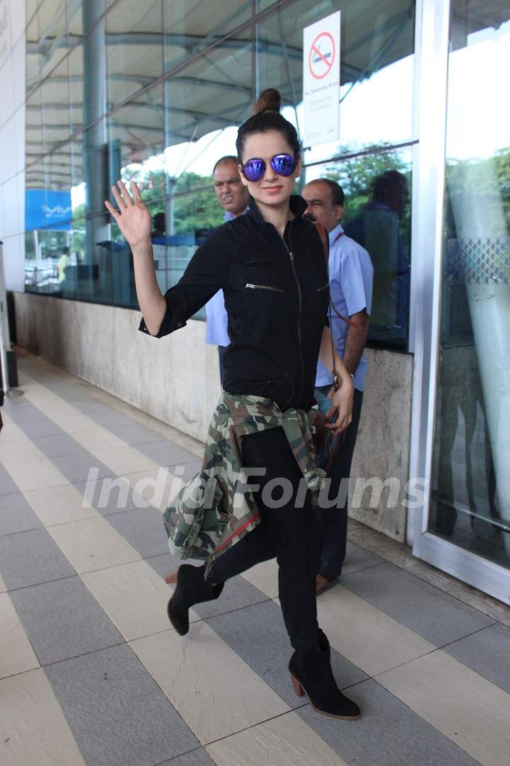 Kangana Ranaut Snapped at Airport