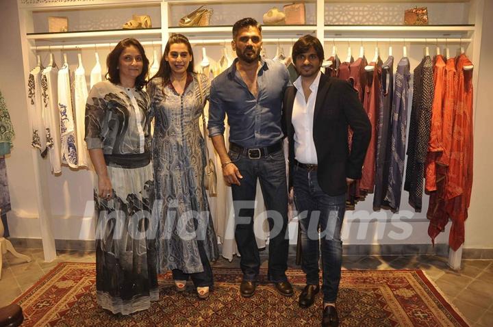 Suniel and Mana Shetty at Launch of Kashish InFiore Store