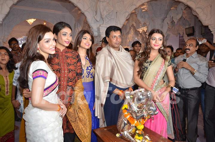 Madhur Bhandarkar With Calendar Girls Celebrates Ganeshotsav