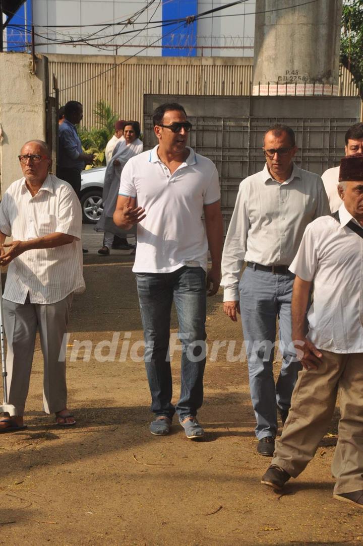 Vindoo Dara Sing at Funeral of Karim Morani's Mother