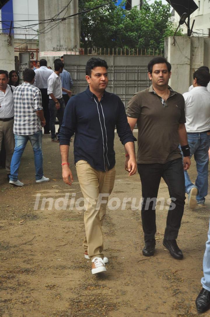 Bhushan Kumar at Funeral of Karim Morani's Mother