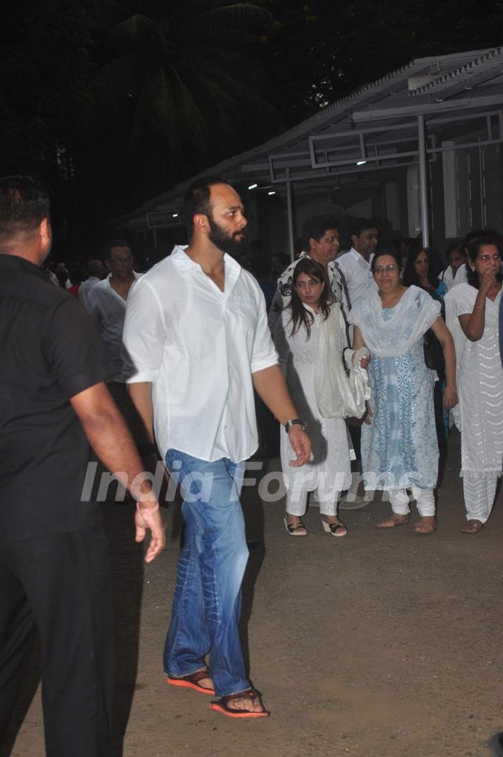 Rohit Shetty at Funeral of Karim Morani's Mother