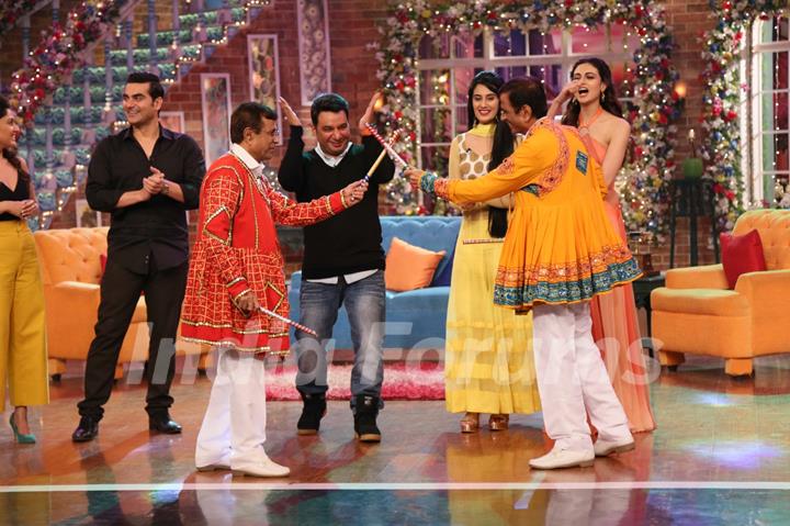 Abbas- Mustan play dandiya on Comedy Nights With Kapil