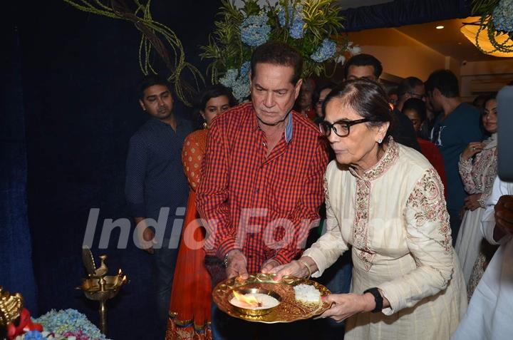 Salim Khan and Salma Khan Offers Prayer to Bappa at Home