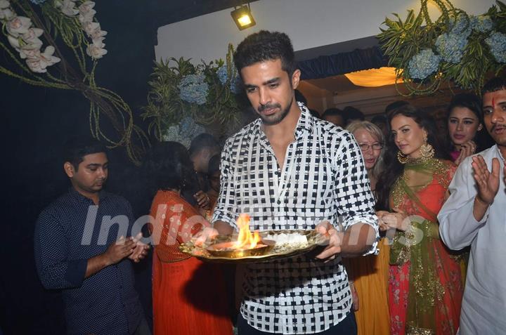 Saqib Saleem Does Ganpati Pooja at Salman's Residence