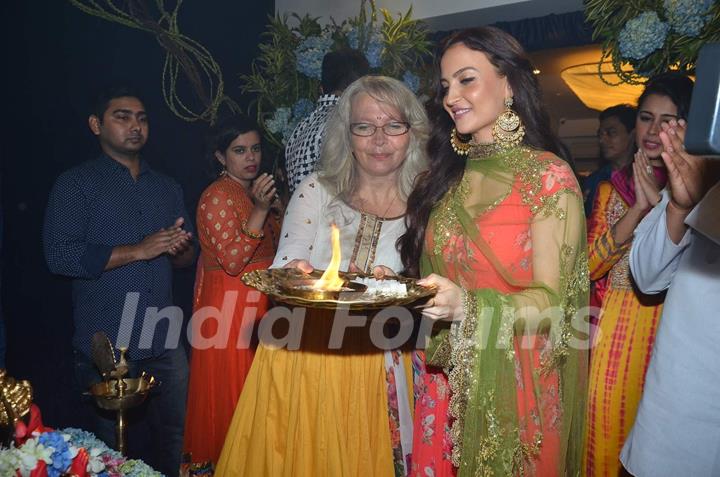 Elli Avram Does Ganpati Pooja at Salman's Residence
