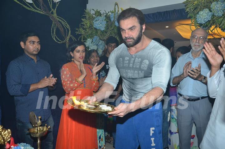 Sohail Khan Does Ganpati Pooja at Salman's Residence