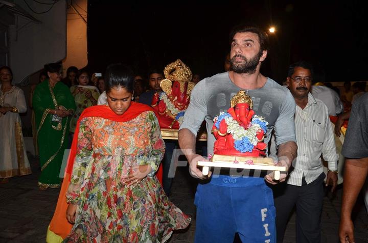 Sohail Khan With Arpita Khan Takes His Ganesha for Visarjan