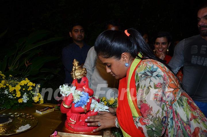 Arpita Khan Sharma Does Last Ganesh Aarti Before Ganpati Visarjan