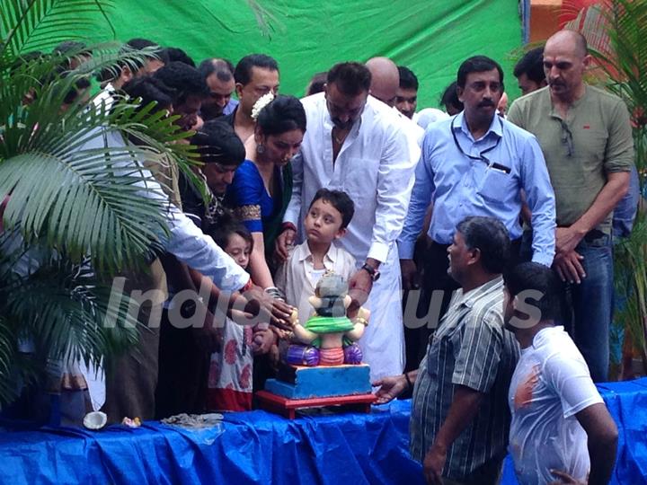 Sanjay Dutt and Manyata Dutt Ganpati Bappa Visarjan