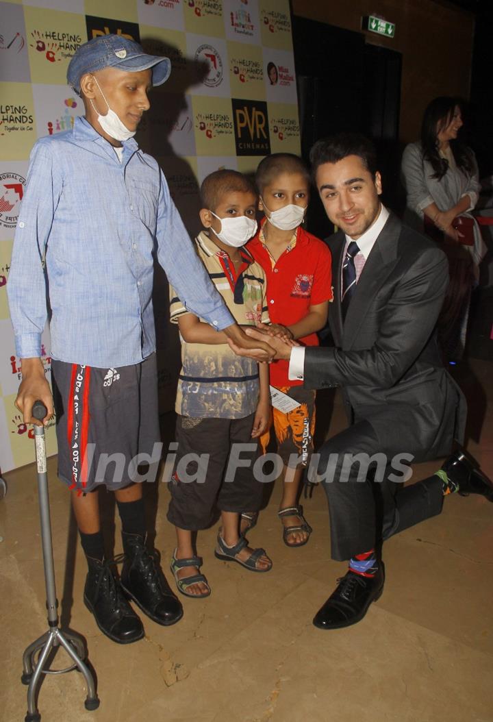 Imran Khan poses with Kids at the Special Screening of Katti Batti for NGO Kids