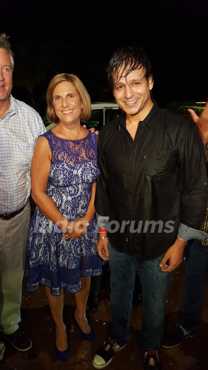 Vivek Oberoi poses with Nancy Frates during the ALS Ice Bucket Challenge