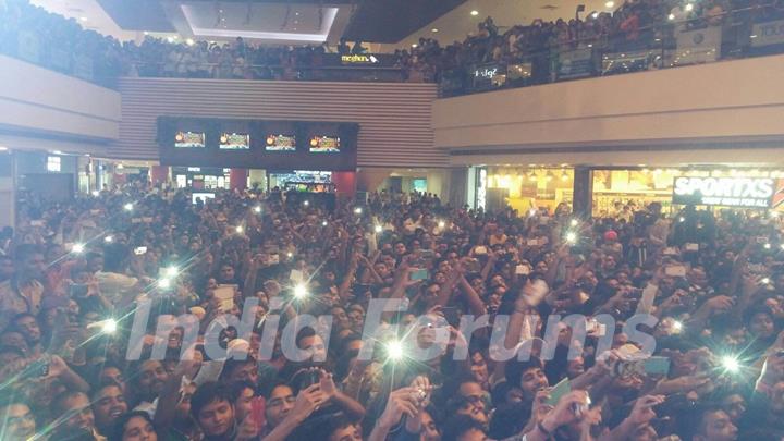 Crowd Gathered for Promotions of Kis Kis Pyaar Karoon in Pune
