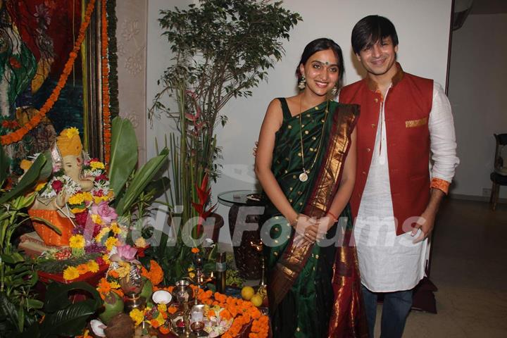 Vivek Oberoi and Wife Poses with Bappa Before Ganesh Visarjan