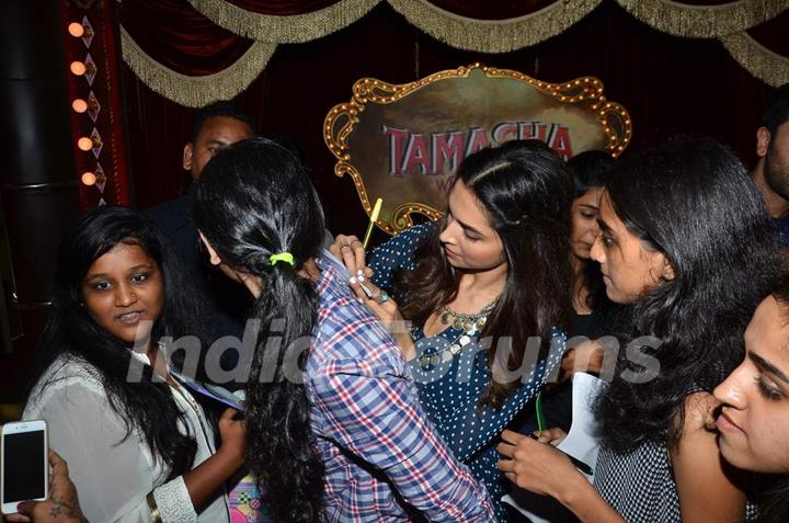 Deepika Padukone Gives Autographs to Her Fans at Trailer Launch of Tamasha