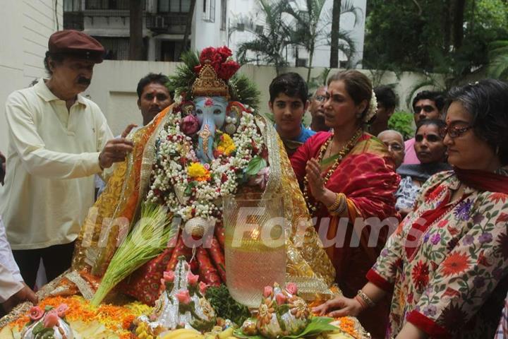 Twinkle Khanna's Ganesh Visarjan