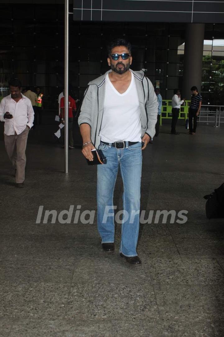 Suniel Shetty Snapped at Airport