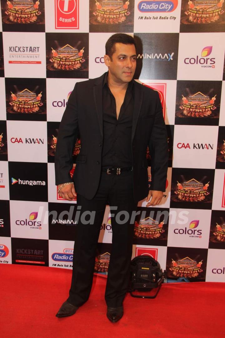 Salman Khan Pays Tribute to Gulshan Kumar