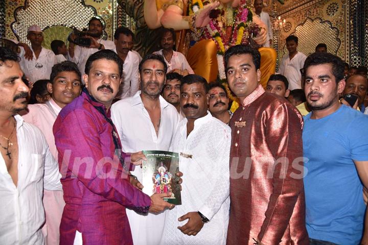 Ajay Devgn Visits Lalbaugcha Raja