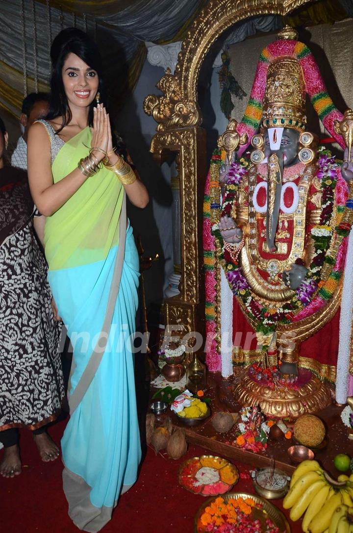 Mallika Sherawat Visits Ranjeet Studios' Ganesh