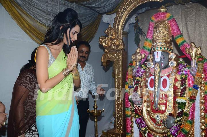 Mallika Sherawat Visits Ranjeet Studios' Ganesh