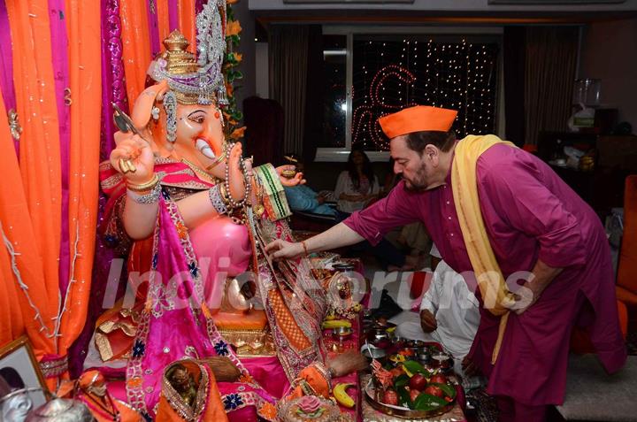 Nitin Mukesh performs the rituals during Ganesh Puja